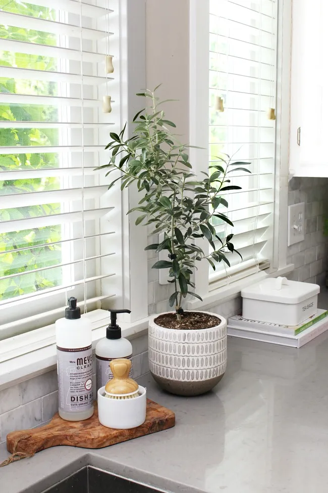 14077 summer table setting