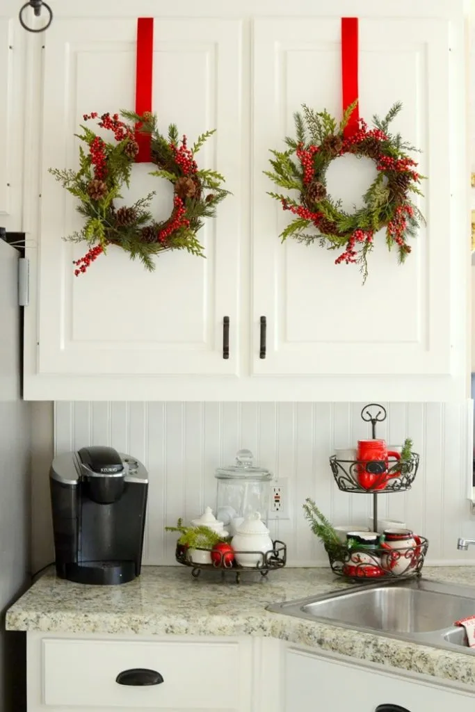 /img/14129-diy-kitchen-xmas-decor8.webp