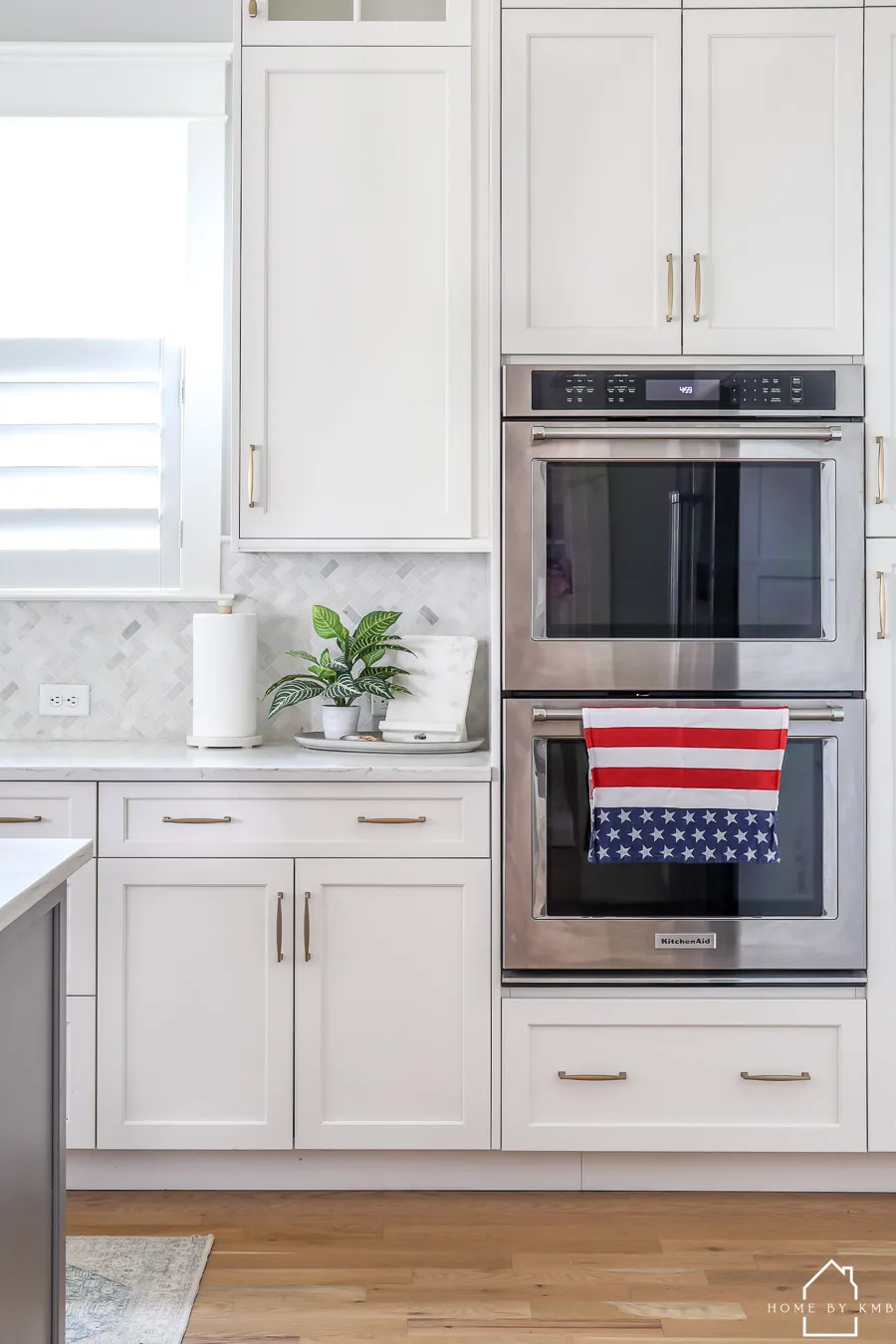 14131 blue accents in kitchen