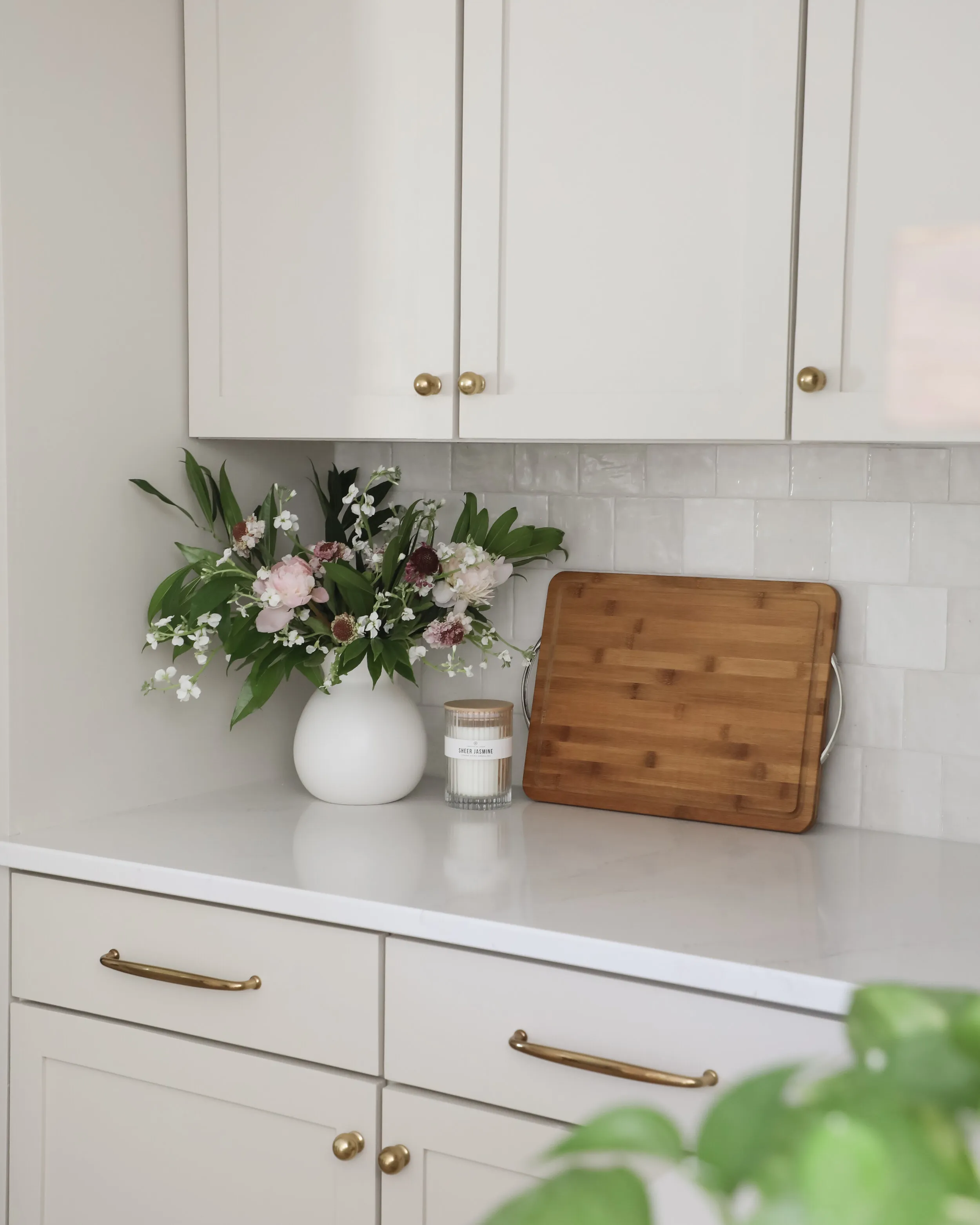 14146 coffee mugs display