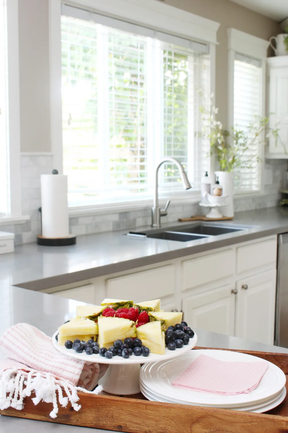 /img/14194-summer-kitchen-decor-7.webp