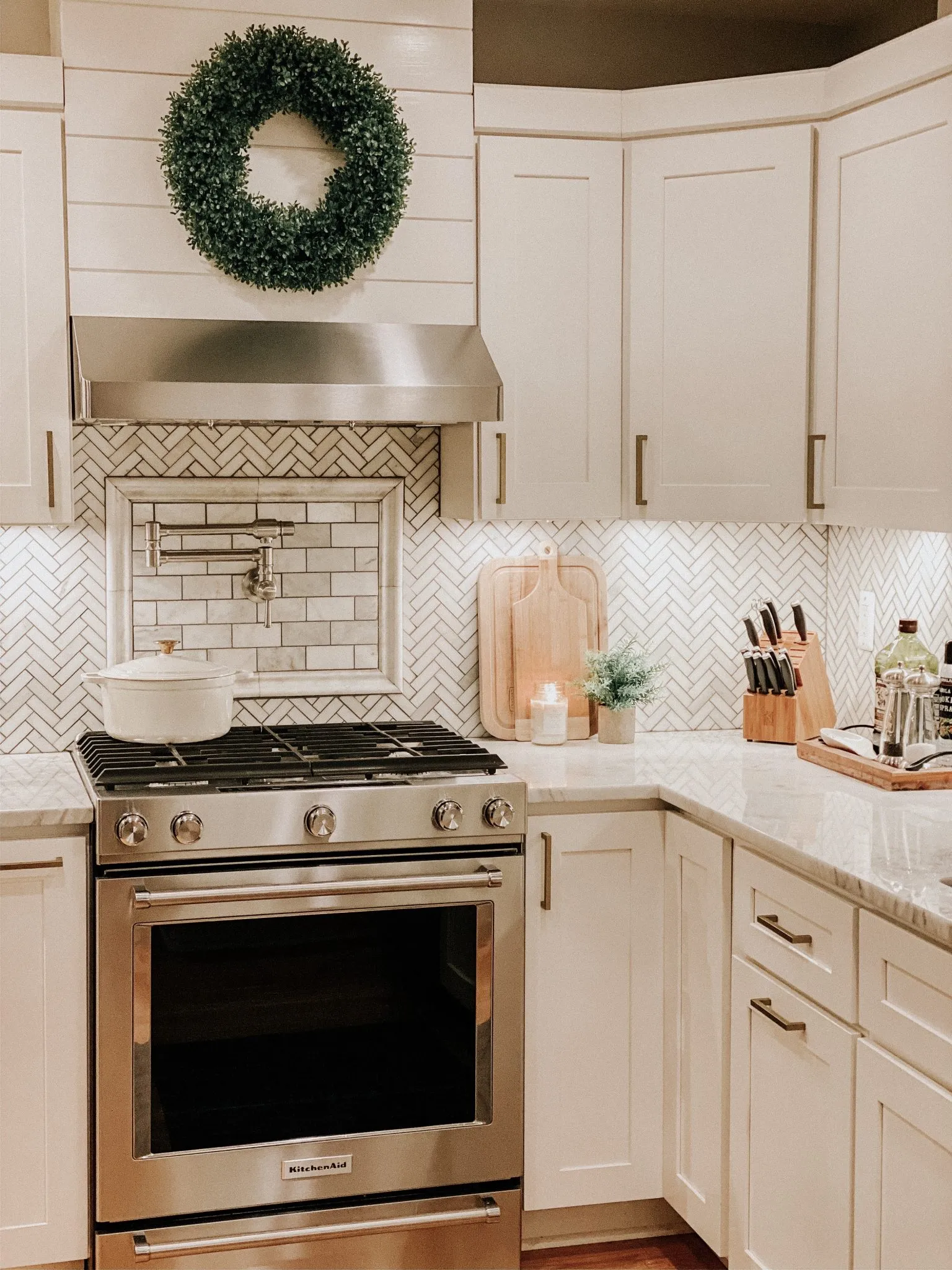 14197 christmas themed dish towels