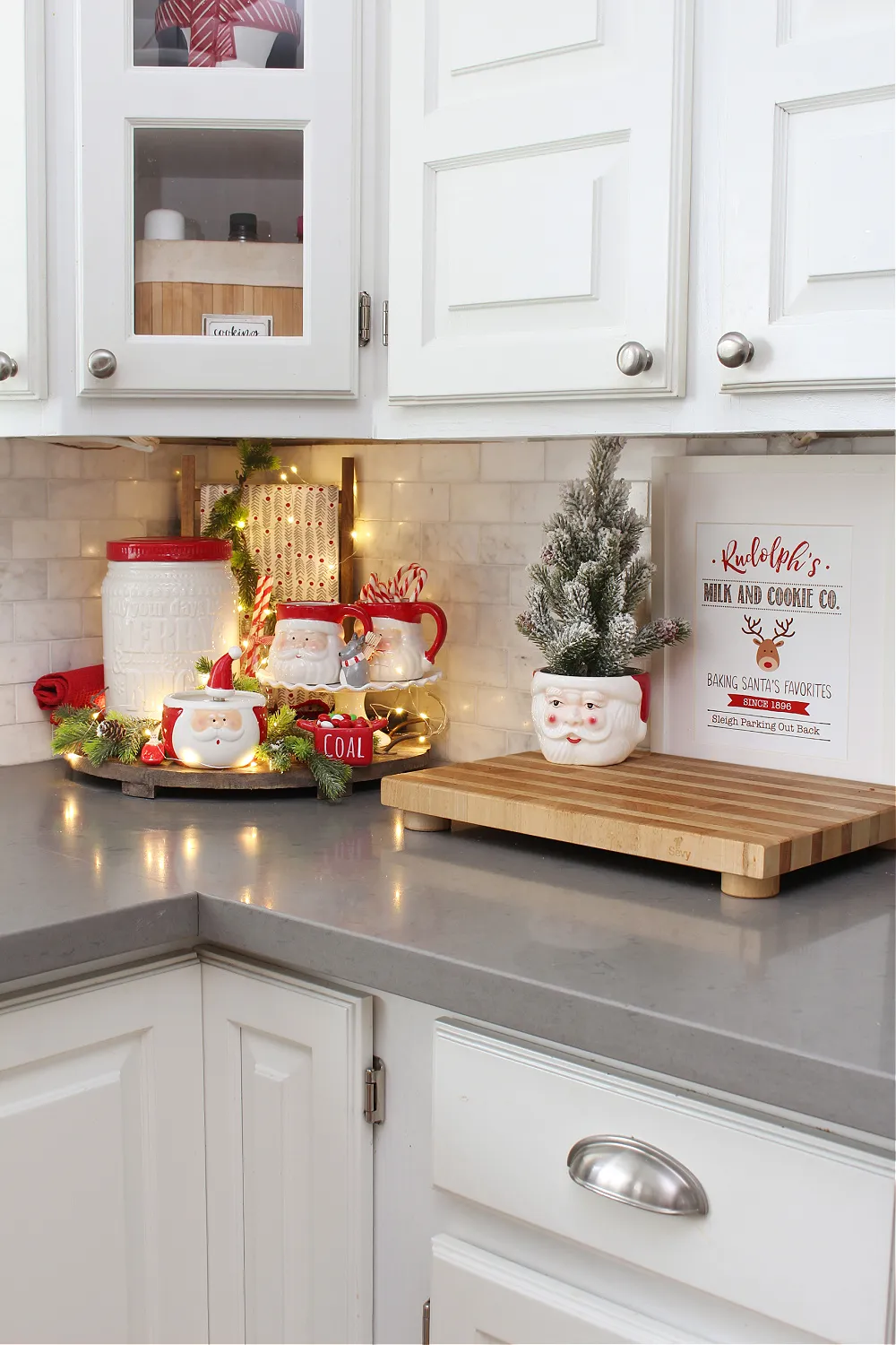 14228 modern christmas kitchen