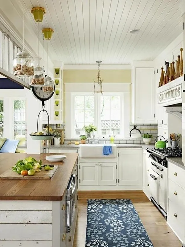/img/14279-farmhouse-kitchen-greenery.webp