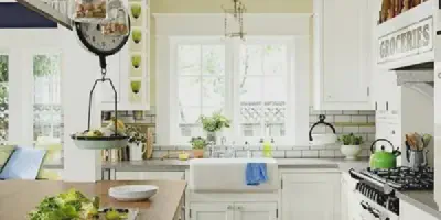 /img/14279-farmhouse-kitchen-greenery.webp
