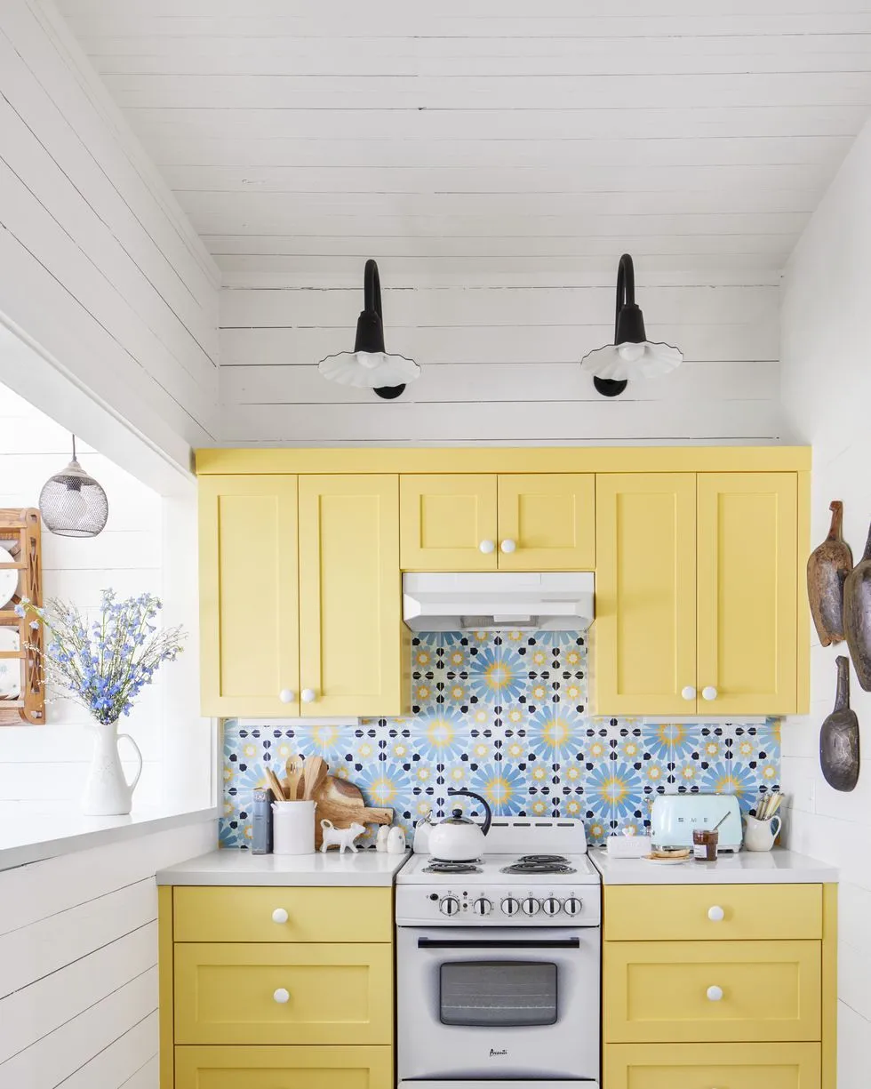 14283 yellow and blue kitchen 5