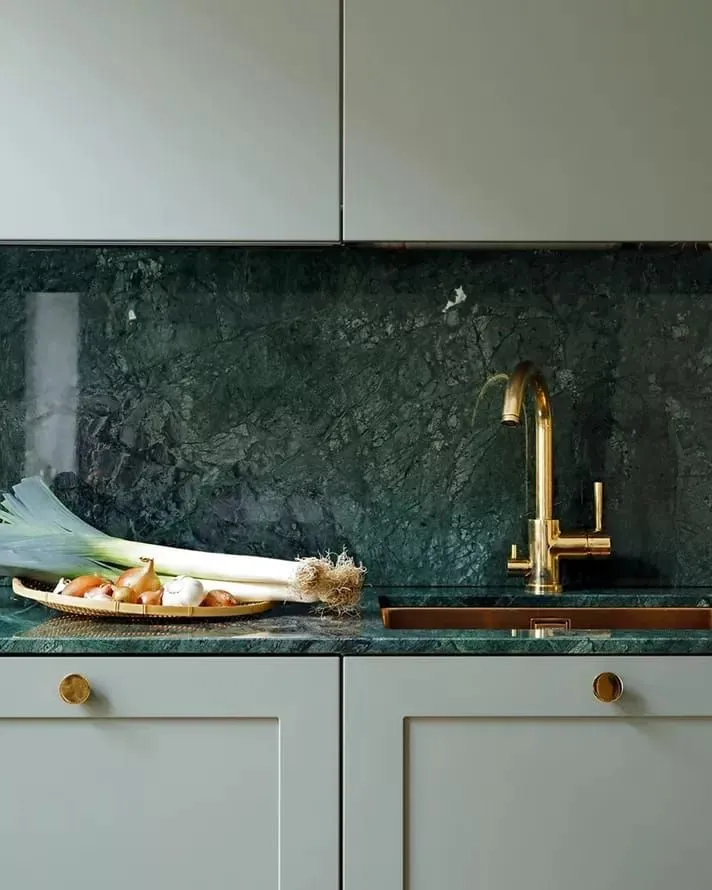 14329 green kitchen shelves